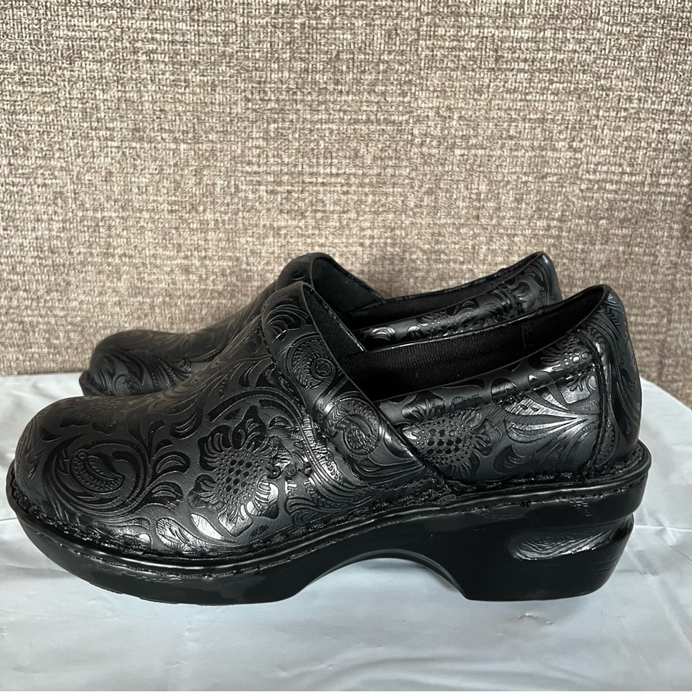 BOC Black Floral Embossed Peggy Clogs Women’s Size 8.5M Nursing Professional